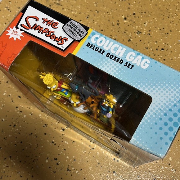 Brand New Simpsons Couch Gag Deluxe Boxed Set - Picture 4 of 5